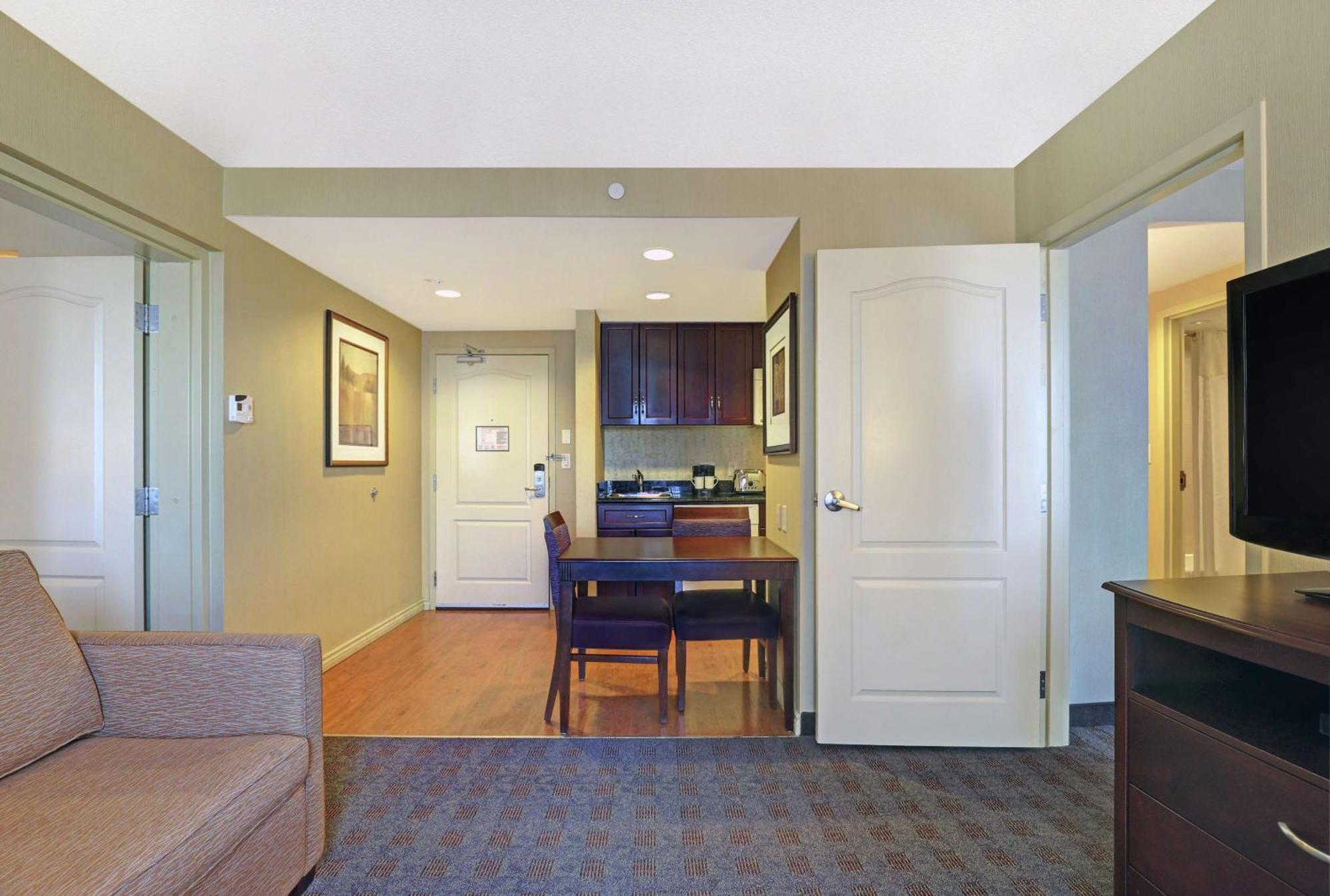 ホテル ホームウッド スイーツ バイ ヒルトン カンブリッジ ウォータールー オンタリオ ケンブリッジ エクステリア 写真